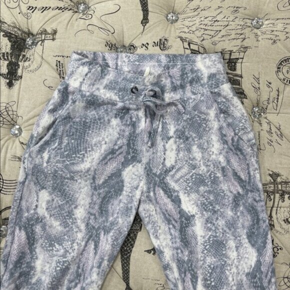 Adyson Parker Printed Tie-Waist Soft Knit Pants - Picture 3 of 11